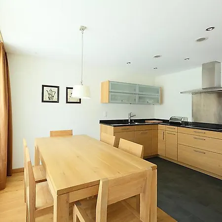 Sleeps 4 Pool Wifi 아파트